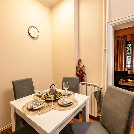 Cozy In Center Appartement Belgrado