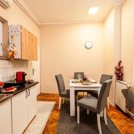 Cozy In Center Διαμέρισμα
