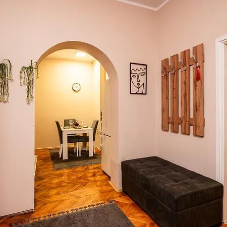 Cozy In Center Διαμέρισμα