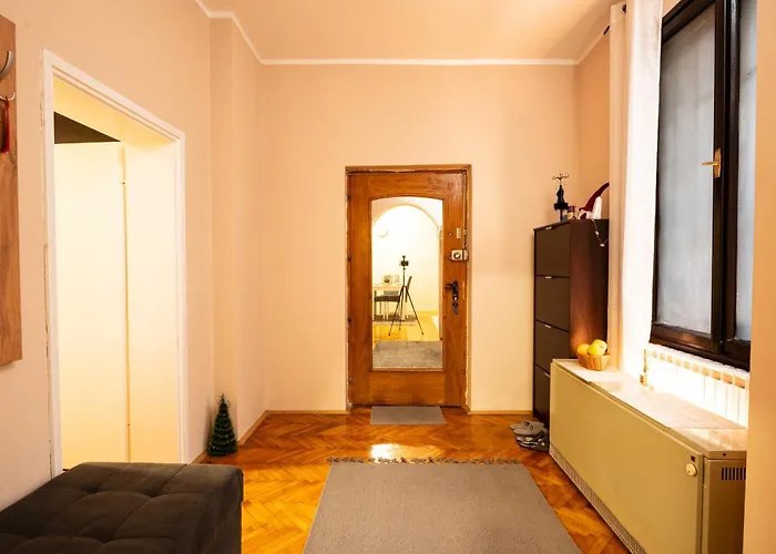 Cozy In Center شقة *